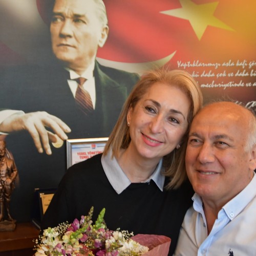Ünlü sanatçı Alexandra Gravas'tan Başkan Tuncel'e ziyaret