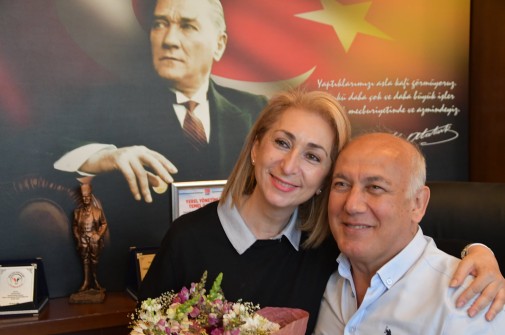 Ünlü sanatçı Alexandra Gravas'tan Başkan Tuncel'e ziyaret