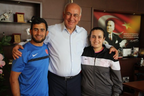 
                            Söke'nin iki Başarılı İşitme Engelli Sporcusu Talayhanlar'dan Başkan Tuncel'e Ziyaret
                        