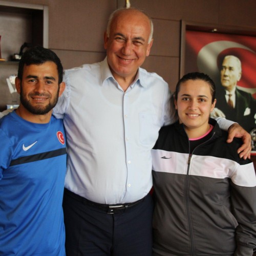 
                            Söke'nin iki Başarılı İşitme Engelli Sporcusu Talayhanlar'dan Başkan Tuncel'e Ziyaret
                        