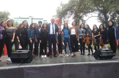 
                            Söke Belediyesi Gençlik Orkestrası Beğenildi
                        
